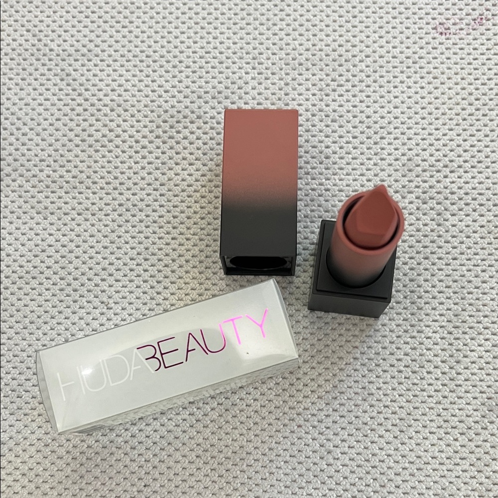 HUDA BEAUTY Lipstick - Deep Mauve Girls Trip